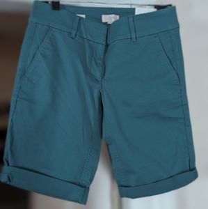 Loft rolled Bermuda shorts. Roll up or roll down.